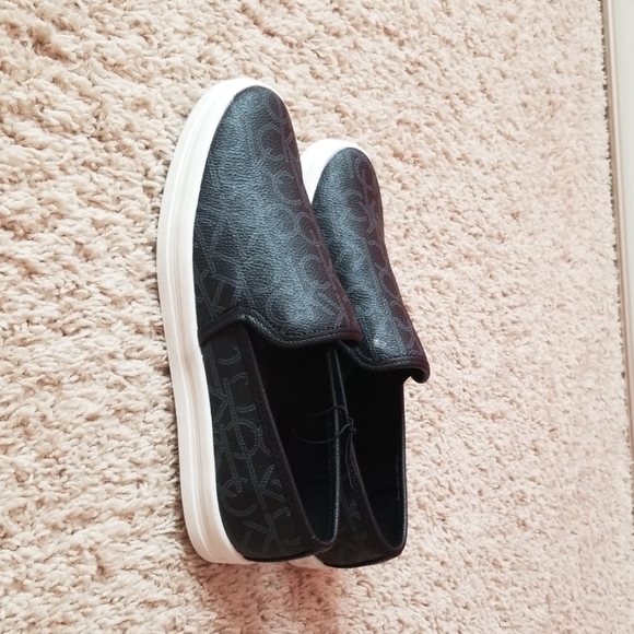 Shoes - Picture 4 of 5